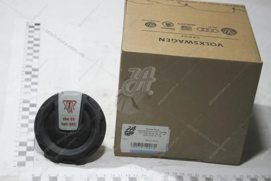 Крышка бачка расширительного VW Touareg (18-)/ Audi A4-A8, Q5, Q7, Q8 VAG 4M0121321Q (фото 1)
