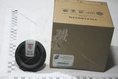 Кришка бачка розширювального VW Touareg (18-)/ Audi A4-A8, Q5, Q7, Q8 VAG 4M0121321Q