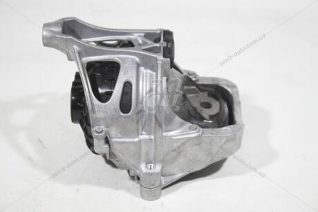 Опора ДВЗ права VW Touareg 3.0TFSI (18-), Audi A6 A7 Q7 3.0TFSI (19-) VAG 4M0199372FE