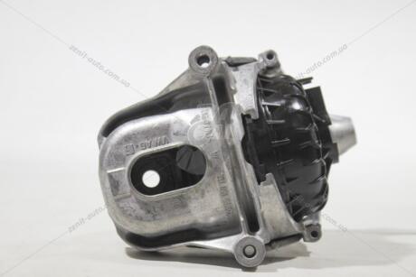 Опора двигуна права Audi Q5 (17-) VAG '4M0199372GC