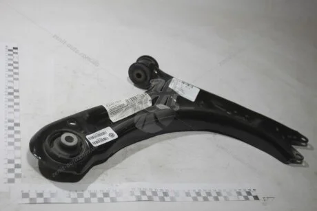 Важiль підвіски переднiй правий VW Jetta (11-18) VAG 5C0407152D