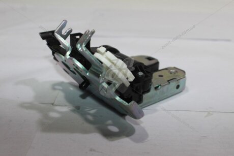 Замок дверей багажника Octavia III (13-) 1,4TSI (CZDA) VAG '5E0827505A