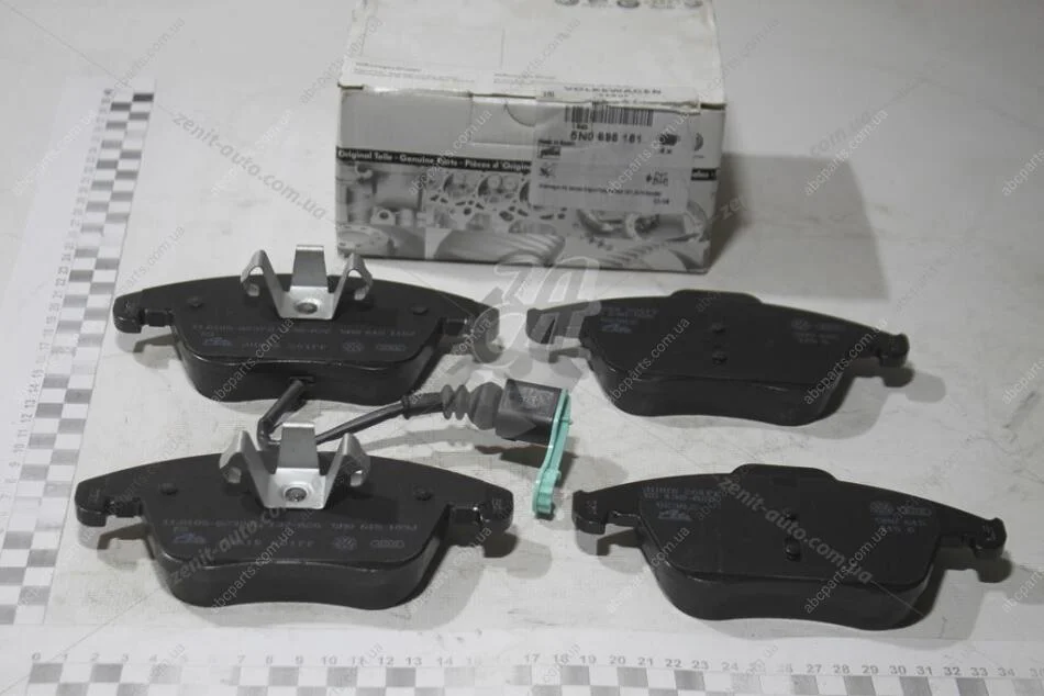 Колодки тормозные перед (компл) VW Tiguan (08-18)/ Audi Q3 (12-18) VAG 5N0698151 (фото 1)