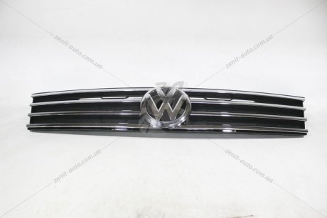 Решітка радіатора VW Touareg 3.0D (15-18) VAG 7P6853651LZLL