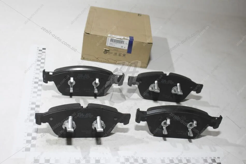 Колодки тормозные перед (компл) Audi A8 (10-17) VAG 8R0698151R (фото 1)