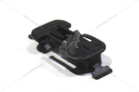 Клипса накладки порога Audi A4 (08-15) VAG '8T0853909A