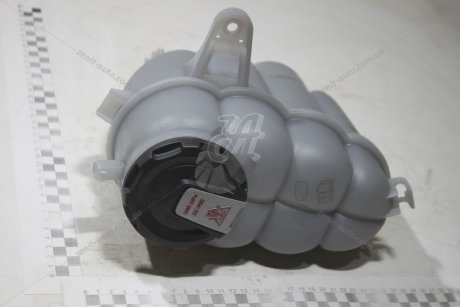 Бачок расширительный Audi A4, A5 (16-) VAG 8W0121405L