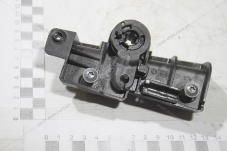 Кронштейн ручки открытия капота Audi A4 (16-21) VAG 8W1823633C