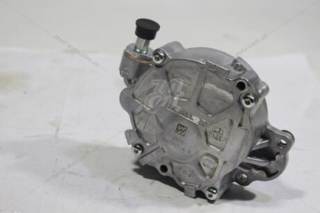 Насос вакуумний (всередині) Skoda Octavia II/VW Caddy III IV,Passat B6,B7,T5,T6,Jetta 1.6d,2.0d VIKA Premium '11451804935