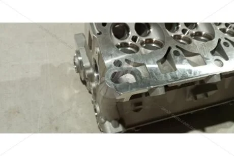 _уцінка_скол кута_Головка блоку двигуна /VW Passat(07-10)/Audi A4(07-15)/Skoda Octavia 1,8L (07-13) (11031803901) VIKA Vika '11031803901UCENKA