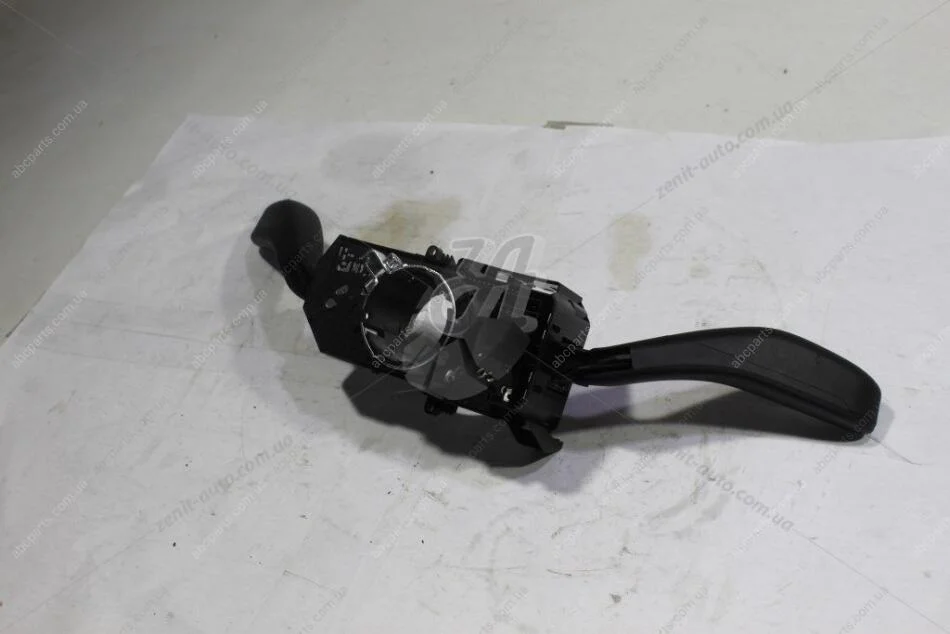 Переключатель подрулевой VW T5 (03-10)/Skoda Fabia (07-10),Roomster (06-10) vika Vika 99531787401 (фото 1)