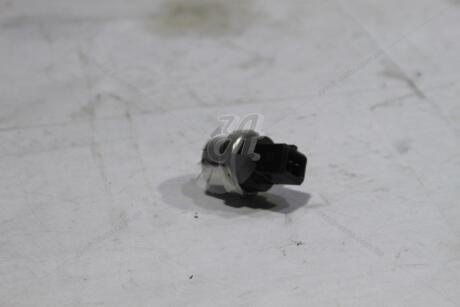Термовимикач VW Golf (95-06), Passat (97-05)/Skoda Octavia (97-00) (всередині) Vika 99590082305